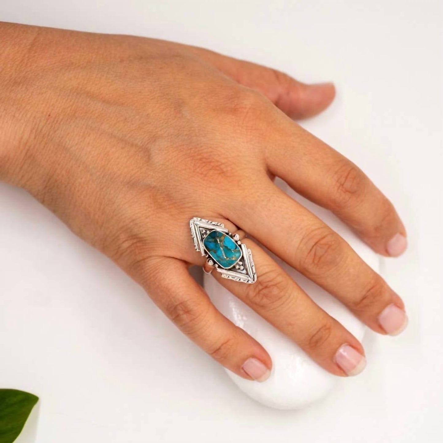 Baizaar - Women's Decorated Point Ring