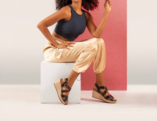 Aetrex - Women's Anna Leather Wedge