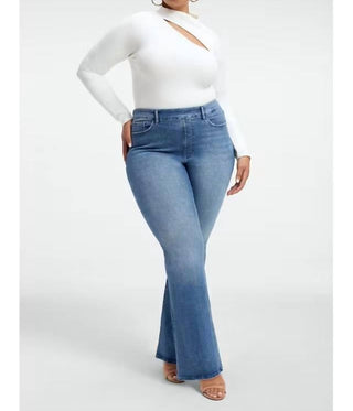 Good American - Pull On Flared Jeans