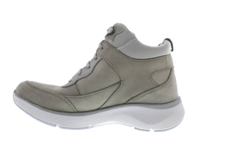 Clarks - Women's Wave 2.0 MID Boots
