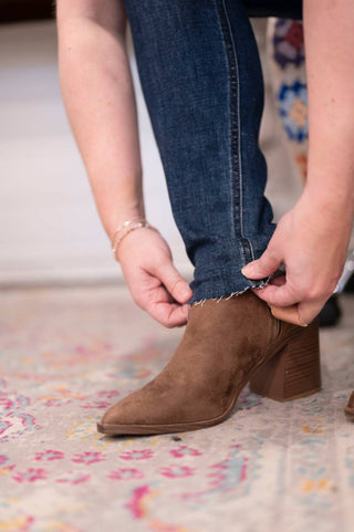 Judy Blue - Mid Rise Vintage Raw Hem Skinny Jean