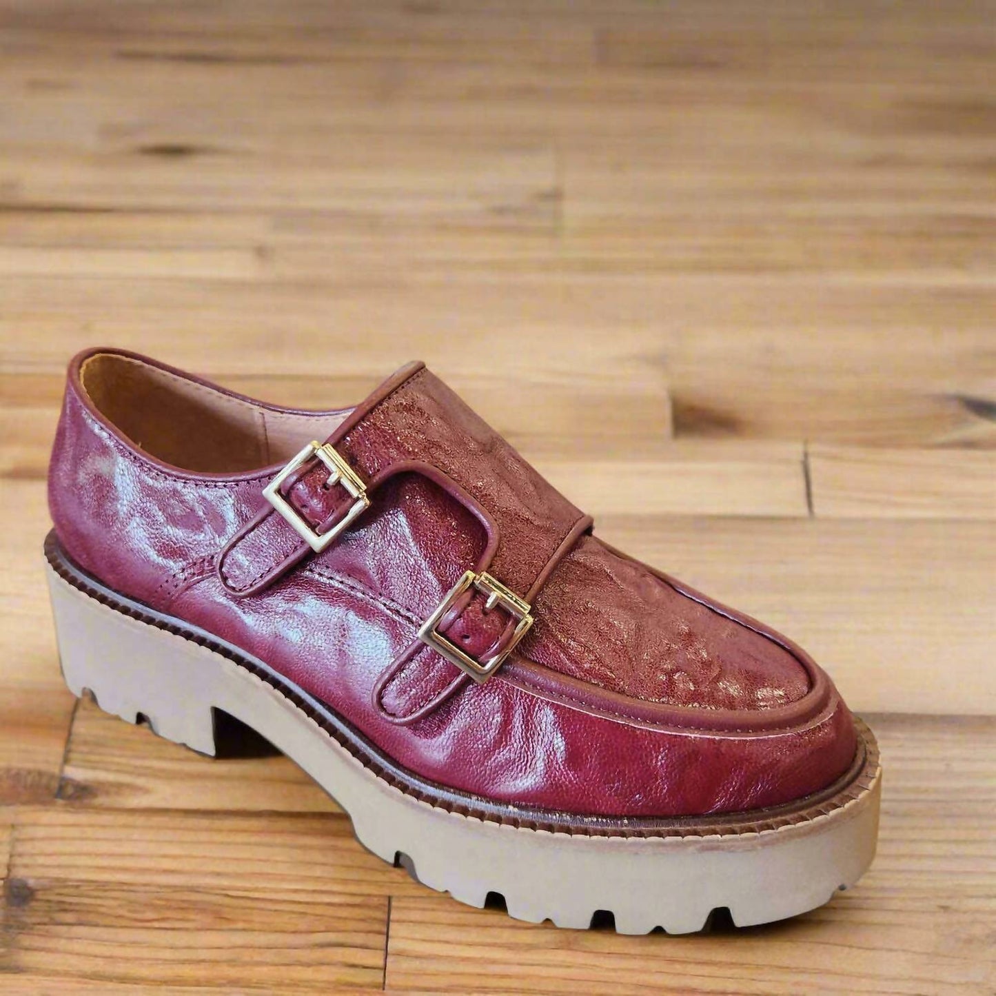 All Black - Women's Wide Pelt Lugg Loafers