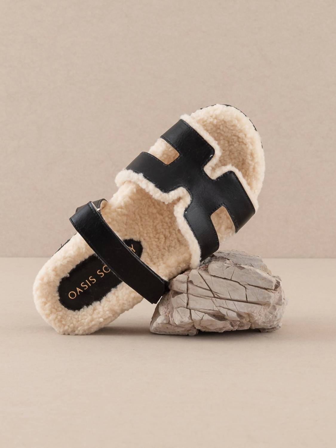 Oasis Society - Women's Faux Shearling Slide Sandal
