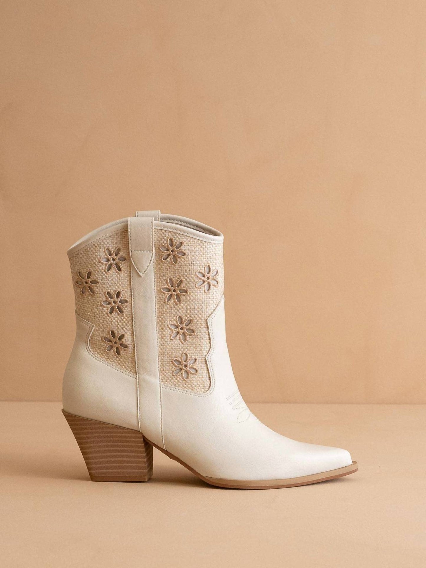 Oasis Society - Della Floral Cutout Detail Cowboy Boots