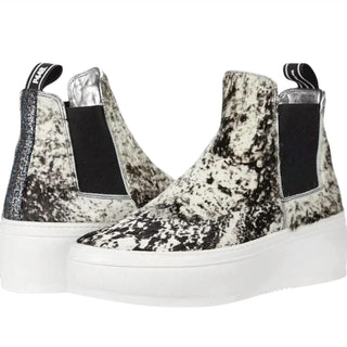 P448 - Women's Lucy Pull-On Sneaker