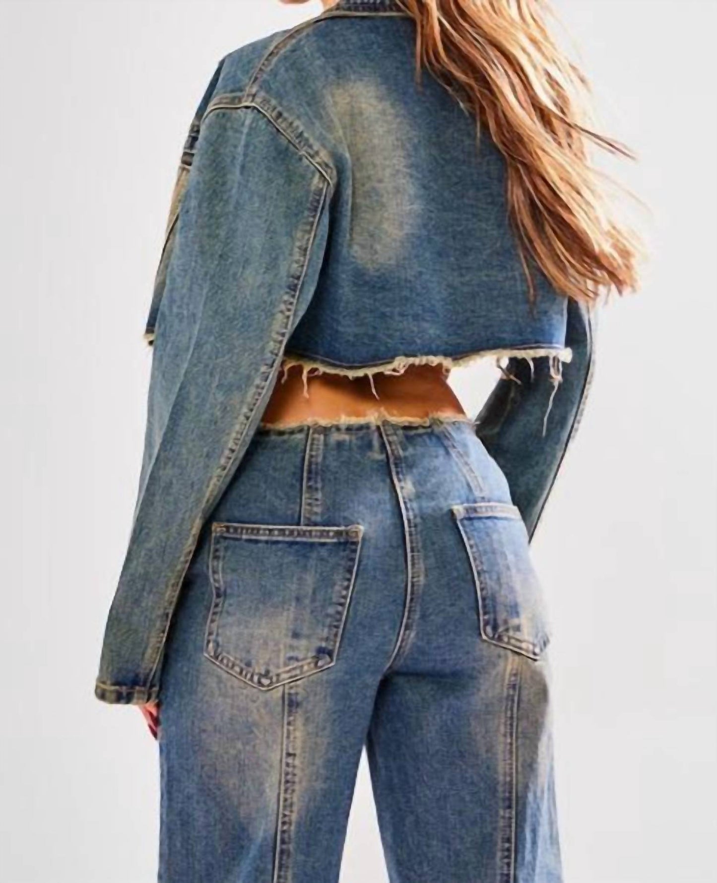 Prettylittlething - Petite Wash Raw Hem Cropped Denim Jacket