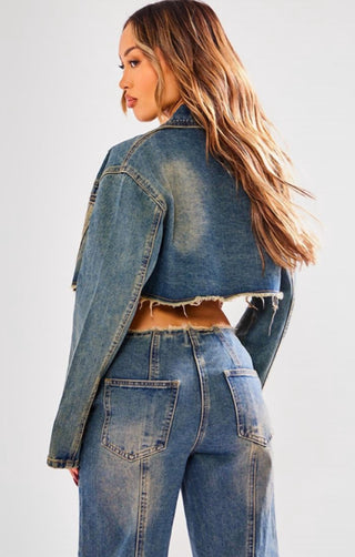 Prettylittlething - Petite Wash Raw Hem Cropped Denim Jacket