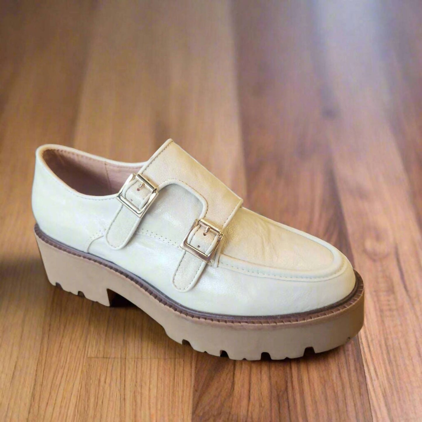 All Black - Women's Wide Pelt Lugg Loafers