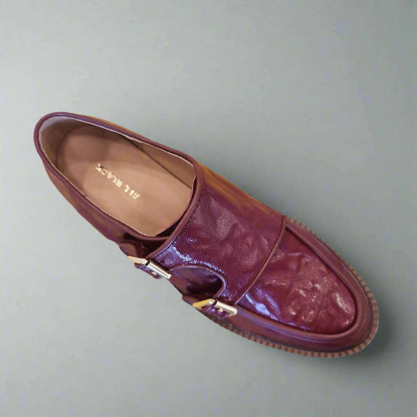 All Black - Women's Wide Pelt Lugg Loafers