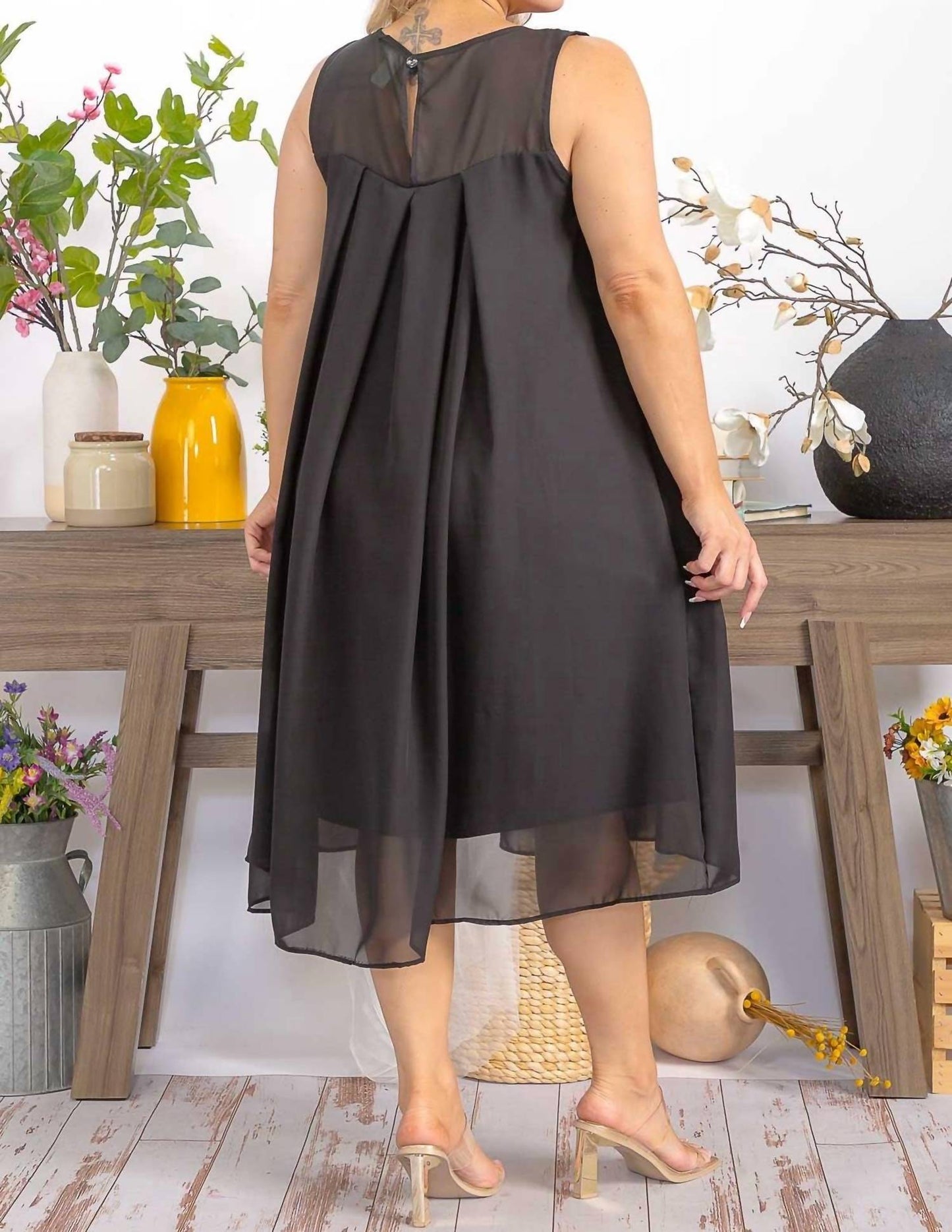 Karen T Design - Sleeveless A-line Midi Dress With Floral Detail