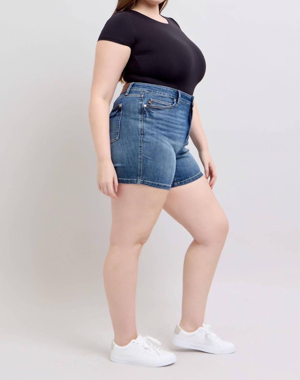 Judy Blue - Mid Rise Tummy Control Mid Length Denim Short