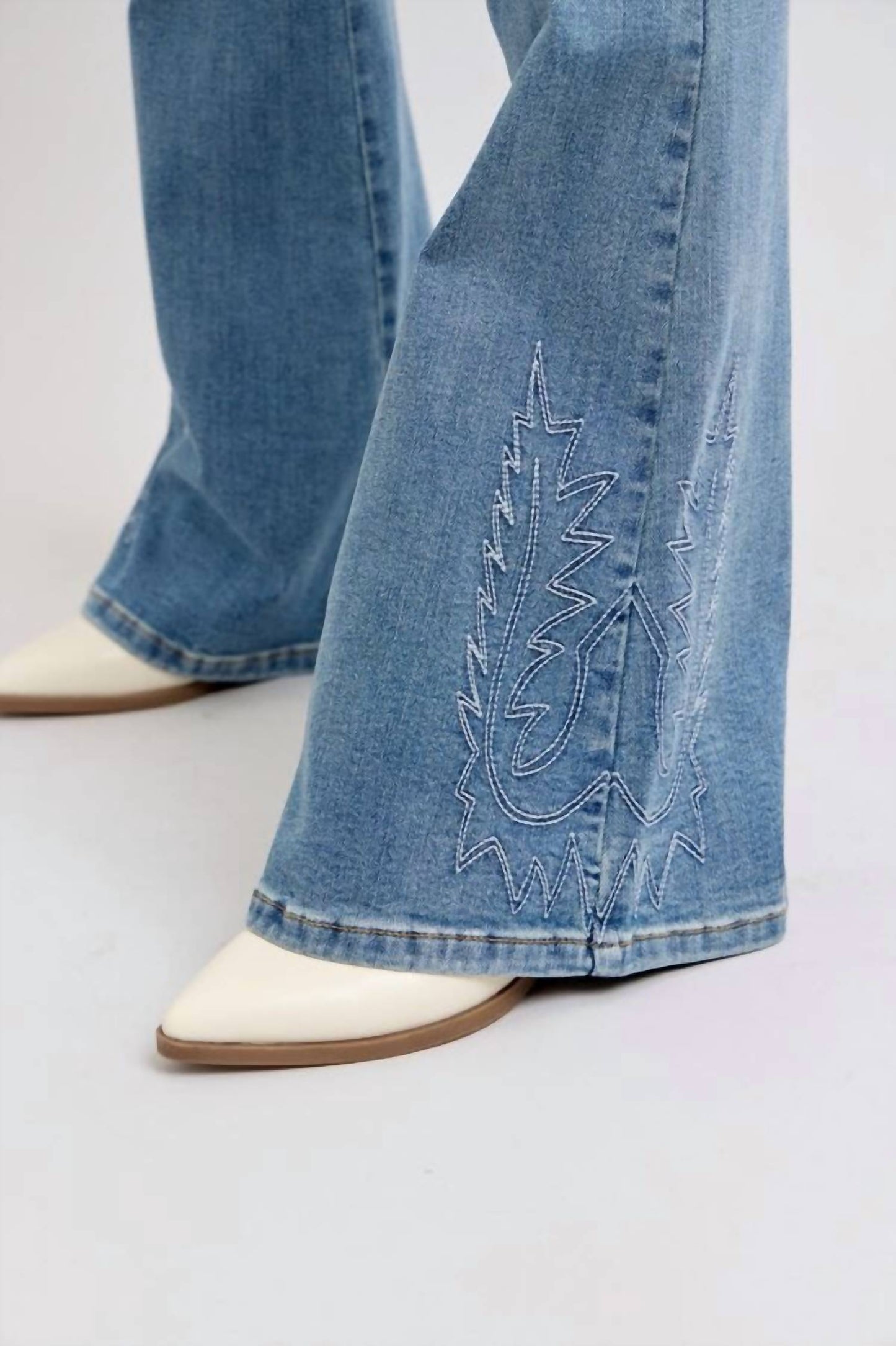 Judy Blue - Western Embroidery Detail Flare Jeans