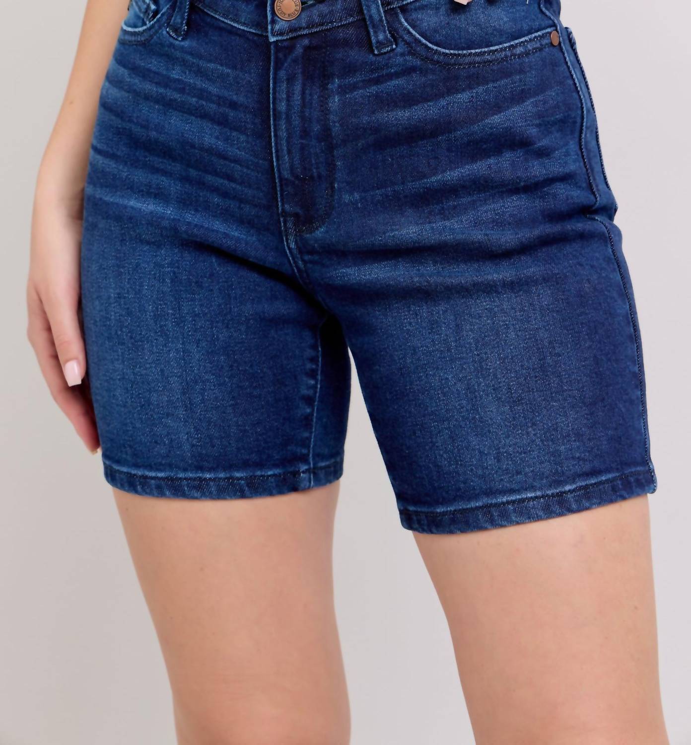 Judy Blue - High Waist V-front Bermuda Short