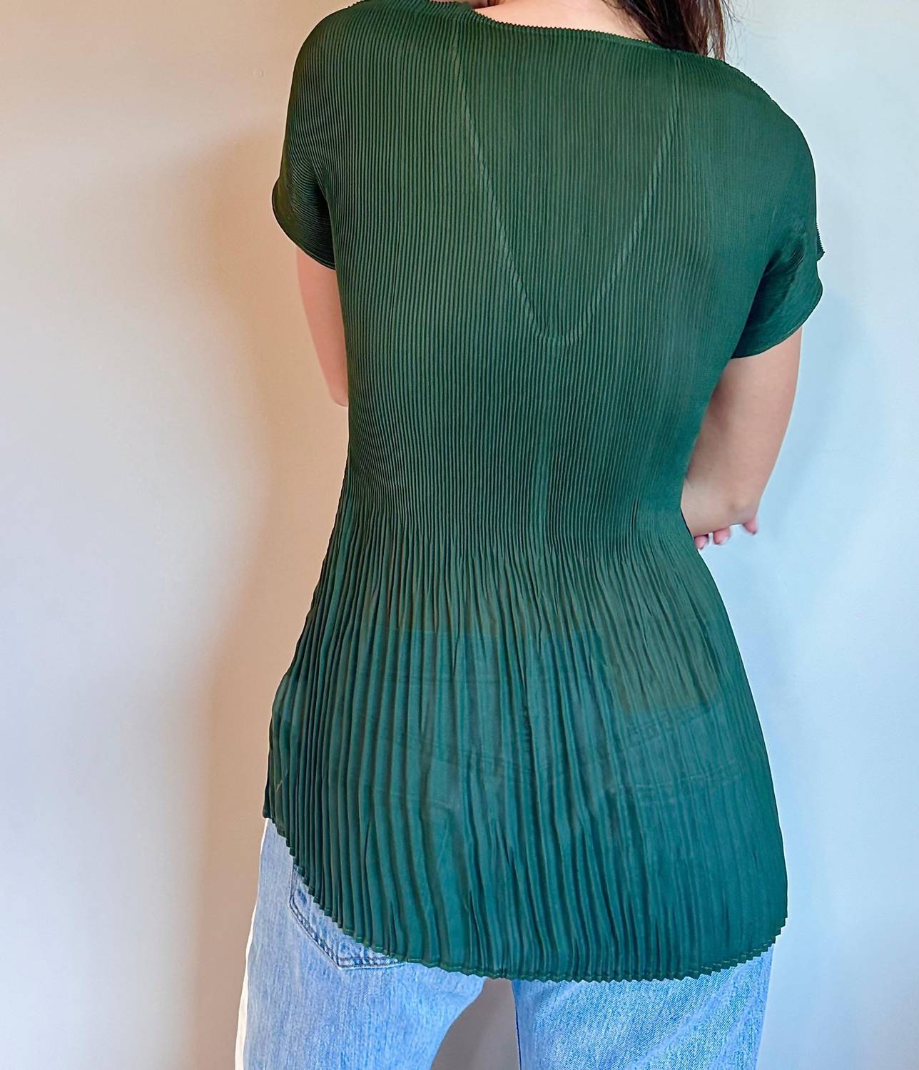 Nin Studio - Medusa V Neck Top