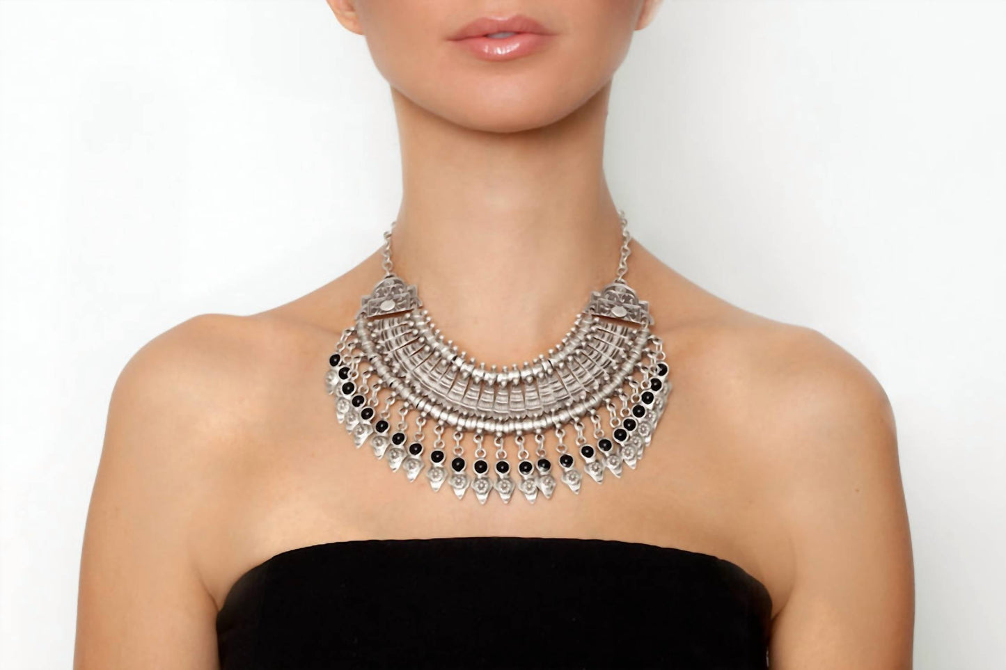 Avenue Chic - Women's Statement Onyx Gypsi Necklace