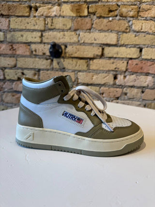 Autry - Women's Medalist Mid Sneaker