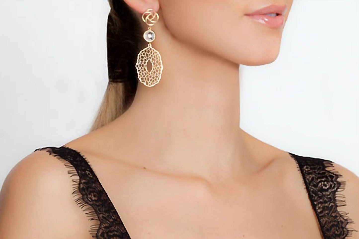 Avenue Chic - Women's Filigree Pendant Earrings