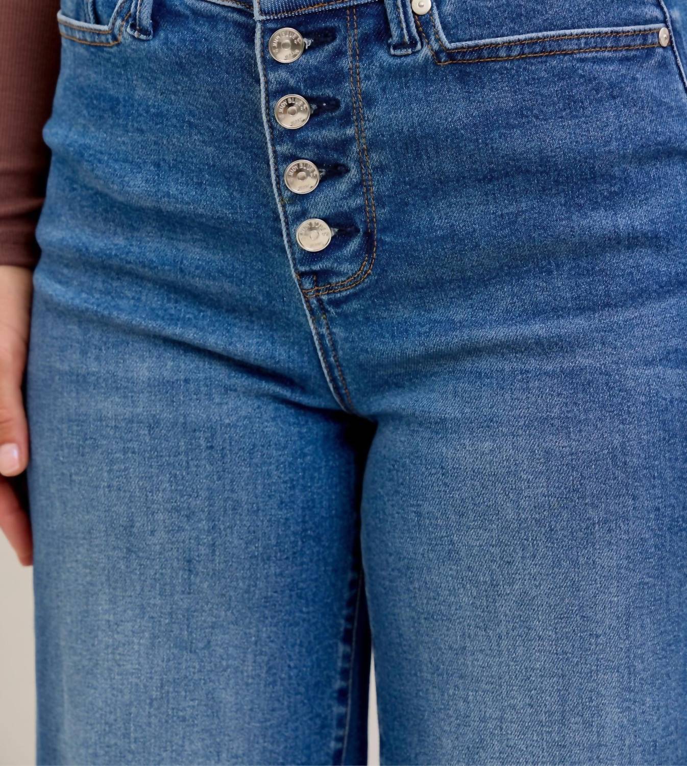 judy-blue-column-leg-button-fly-jeans