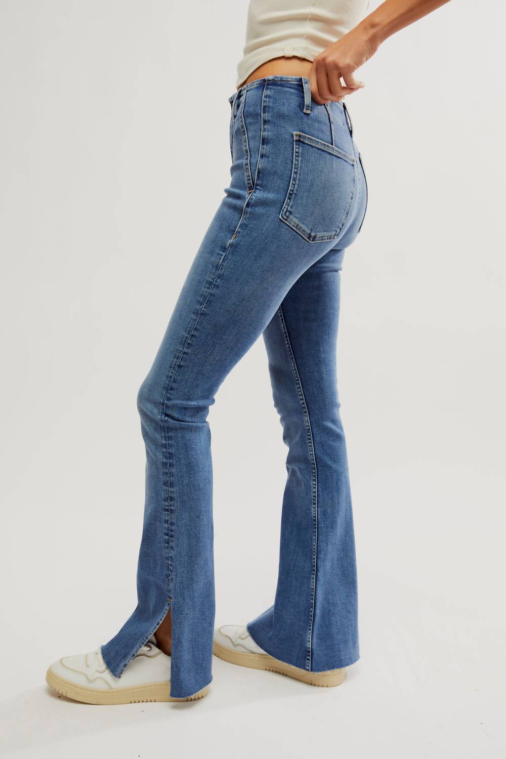 Free People - LEVEL UP SLIT BOOTCUT JEANS