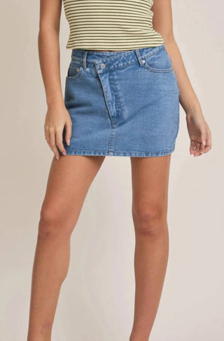 Le Lis - Women's The Jetty Mid Rise Denim Skort