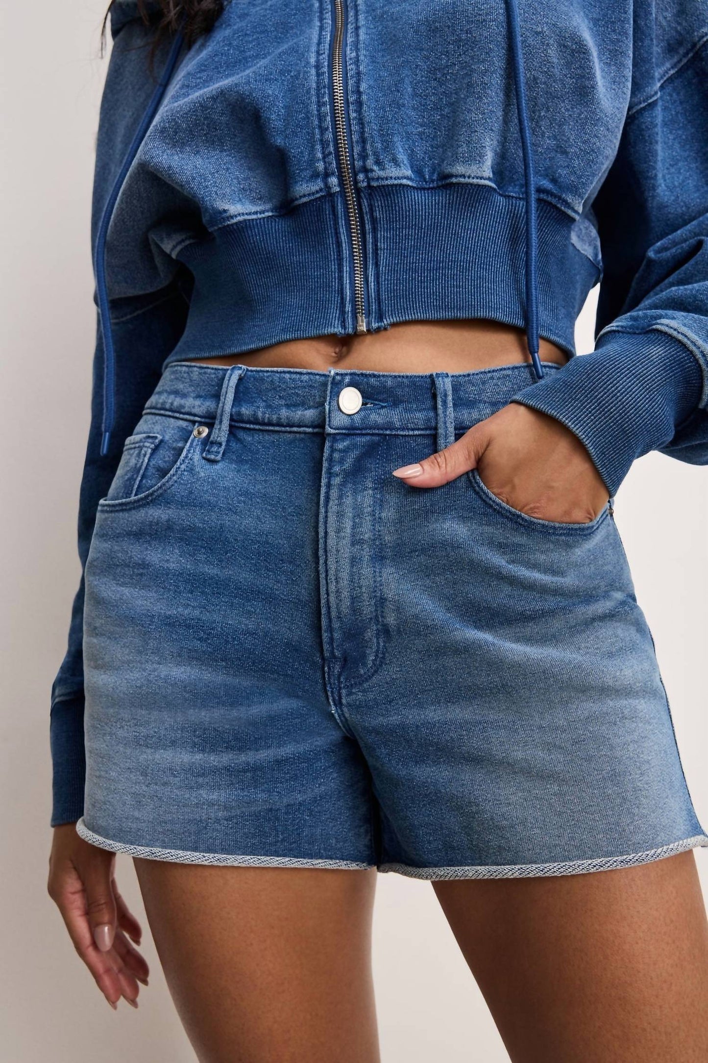 Good American - Jeanius Good 90s Short