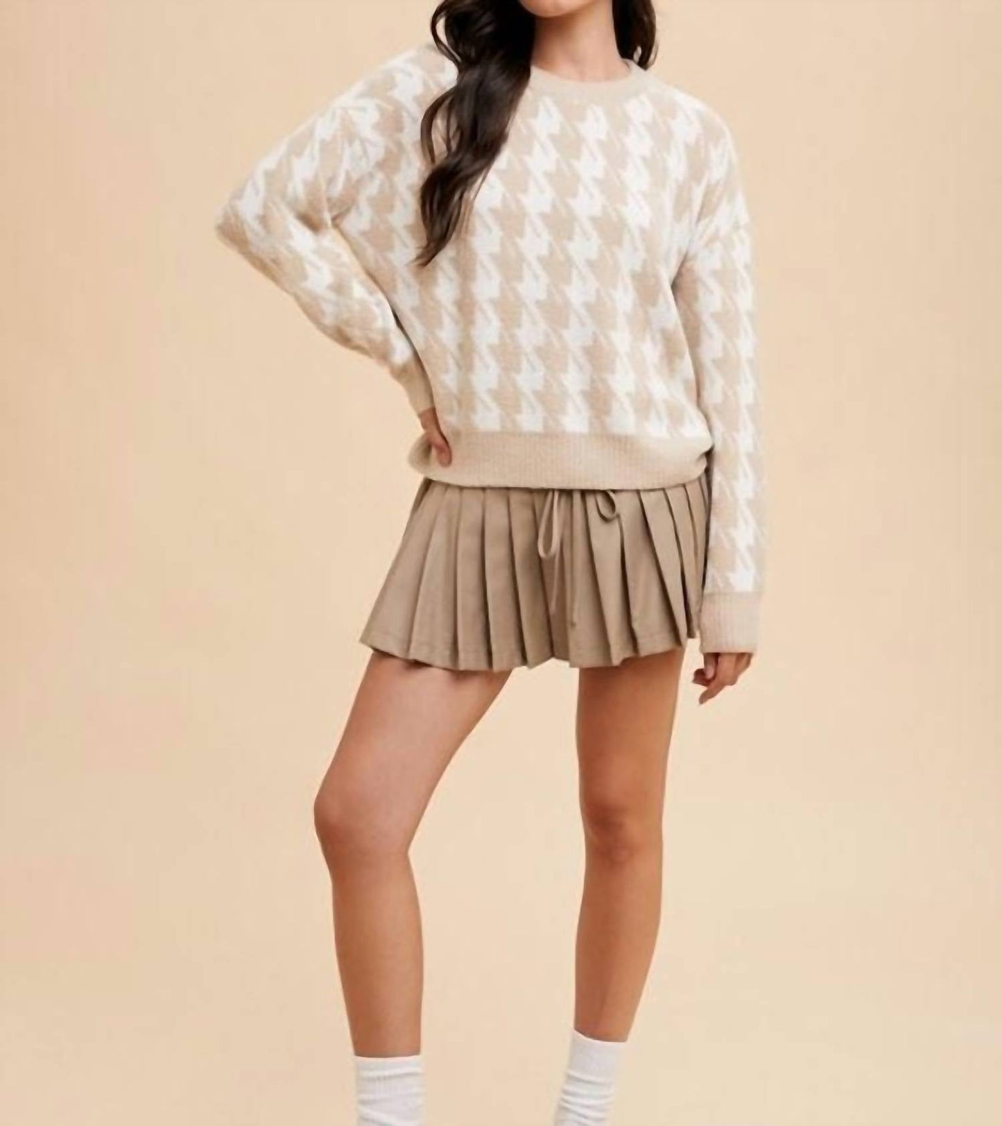 Anniewear - Houndstooth Round Neck Sweater