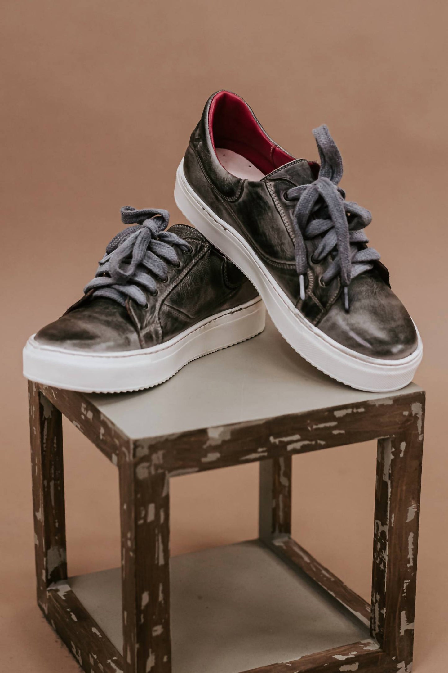 Bedstu - Women's Azeli Lace-up Classic Sneaker