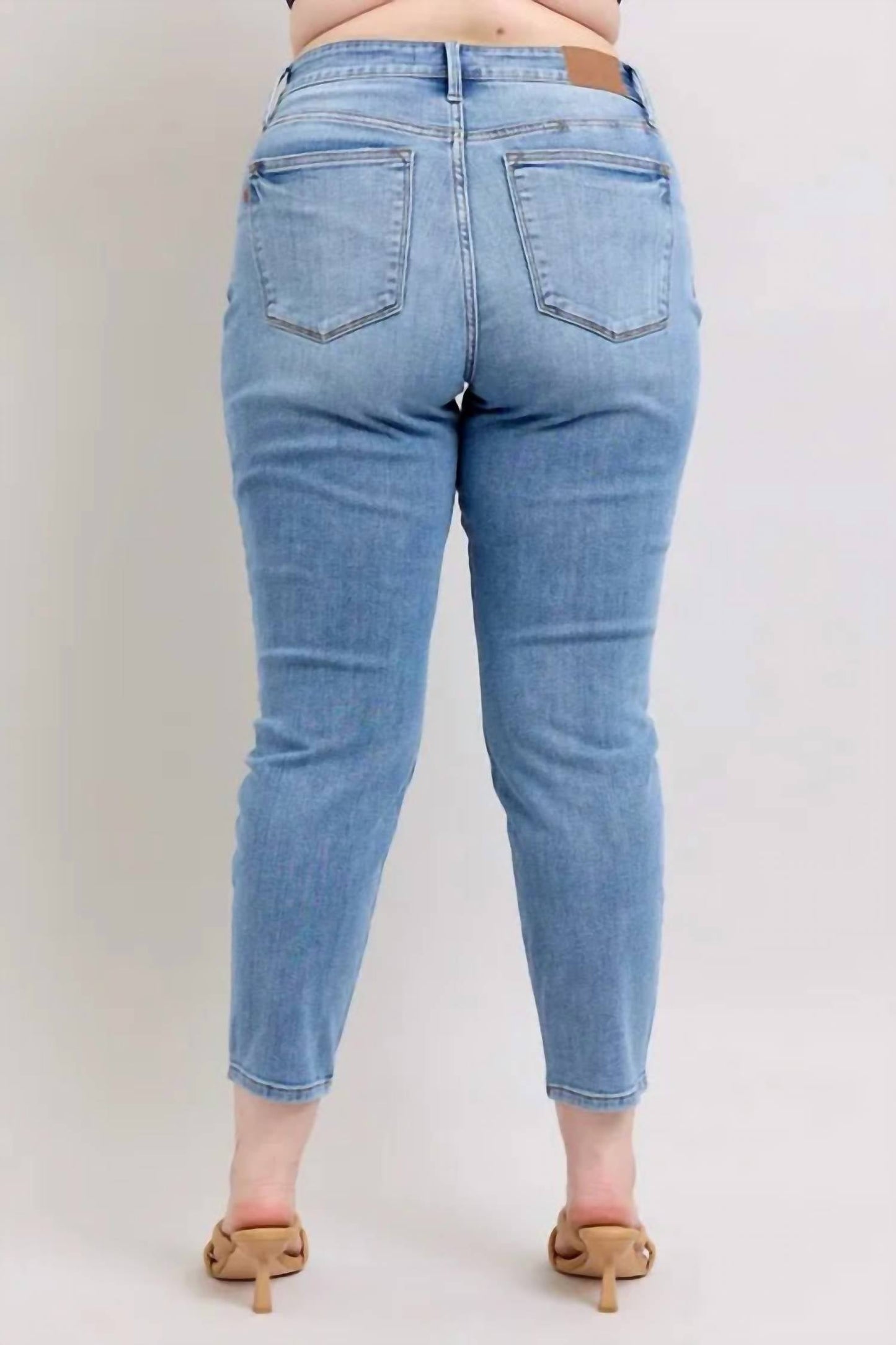 Judy Blue - Mid Rise Vintage Wash Slim Jeans