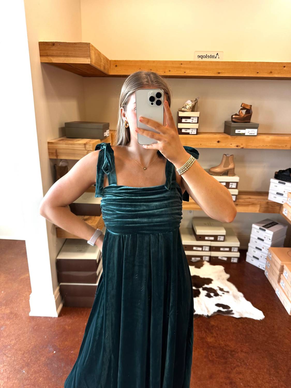 Blu Pepper - Velvet Tie Strap Pleated Midi Dress