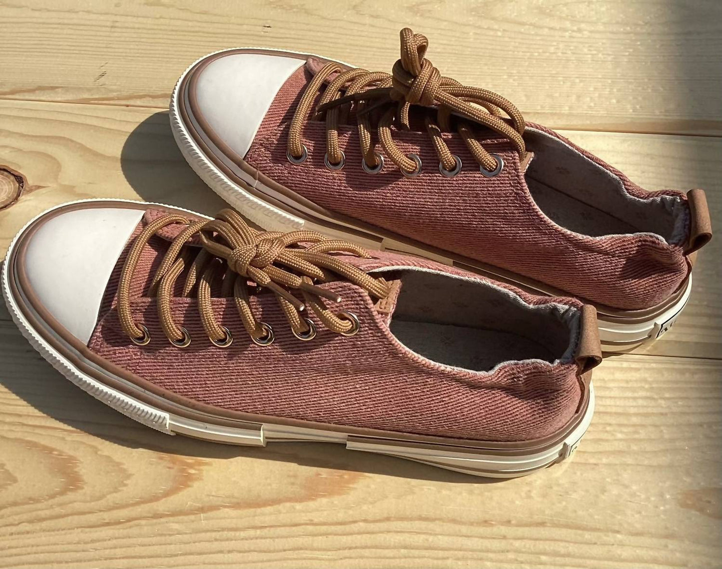 Very G - Women's Driana Sneaker