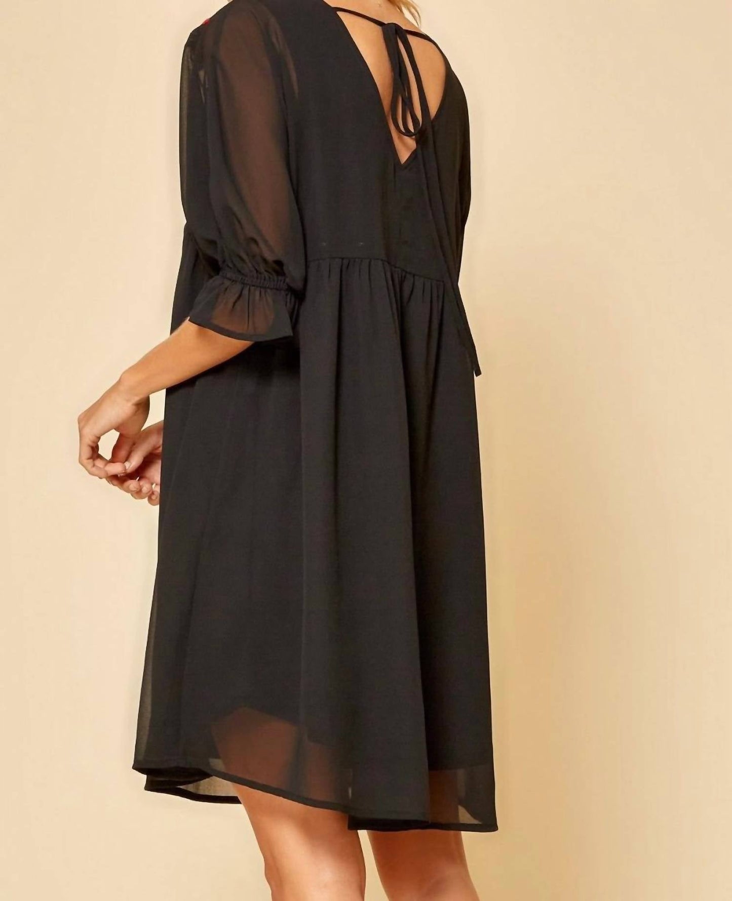 Andree By Unit - Floral Embroidered Dress