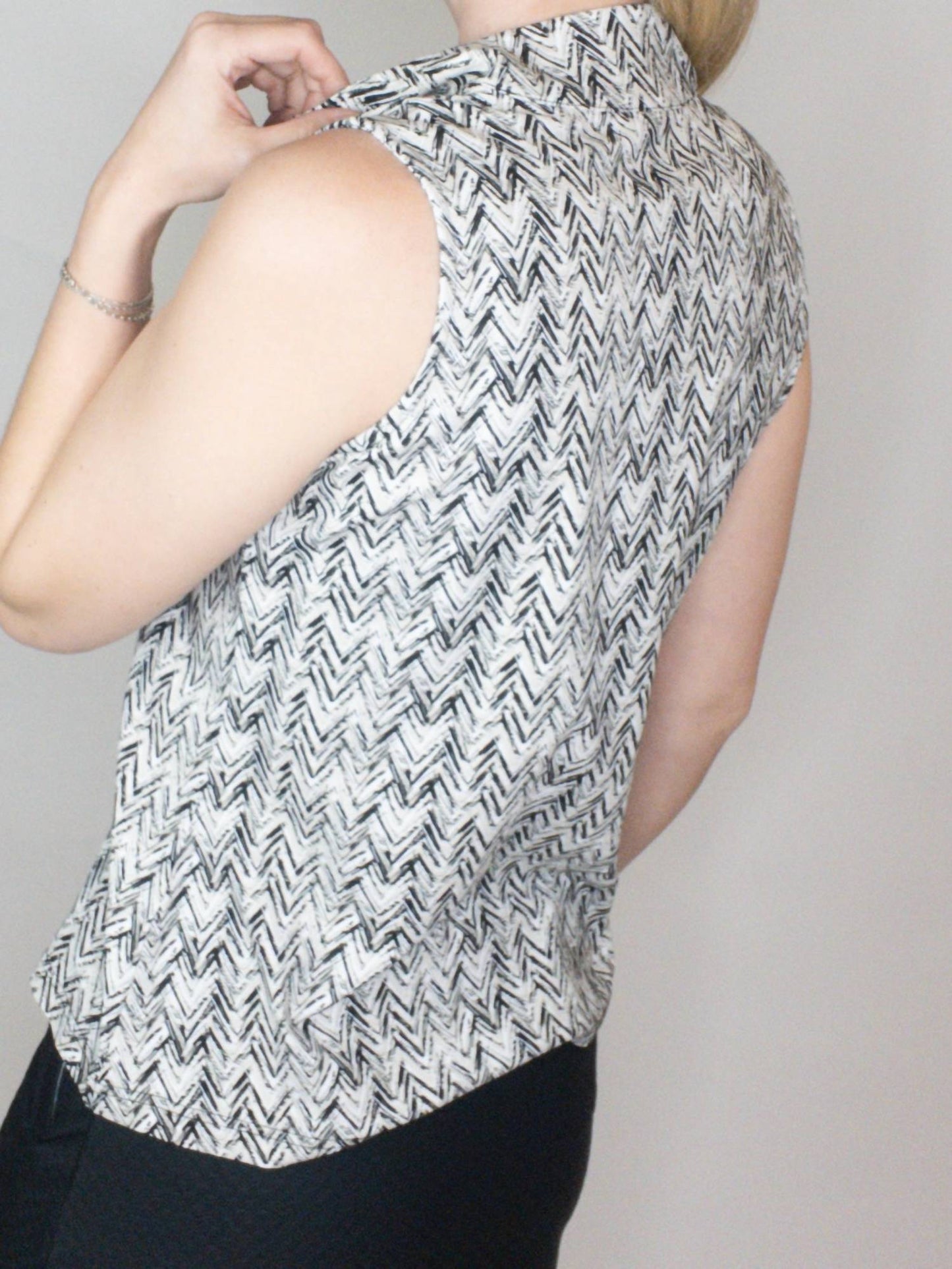Lulu-B - Chevron Zip Tank Top