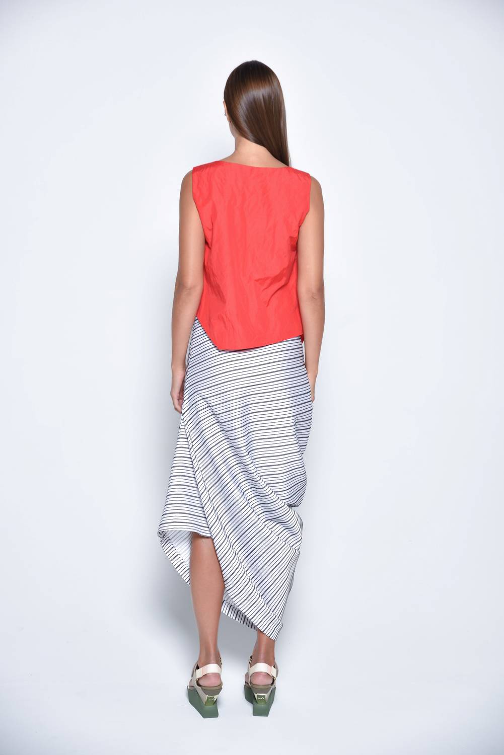 Simply Mila - Uneven Hem Tank