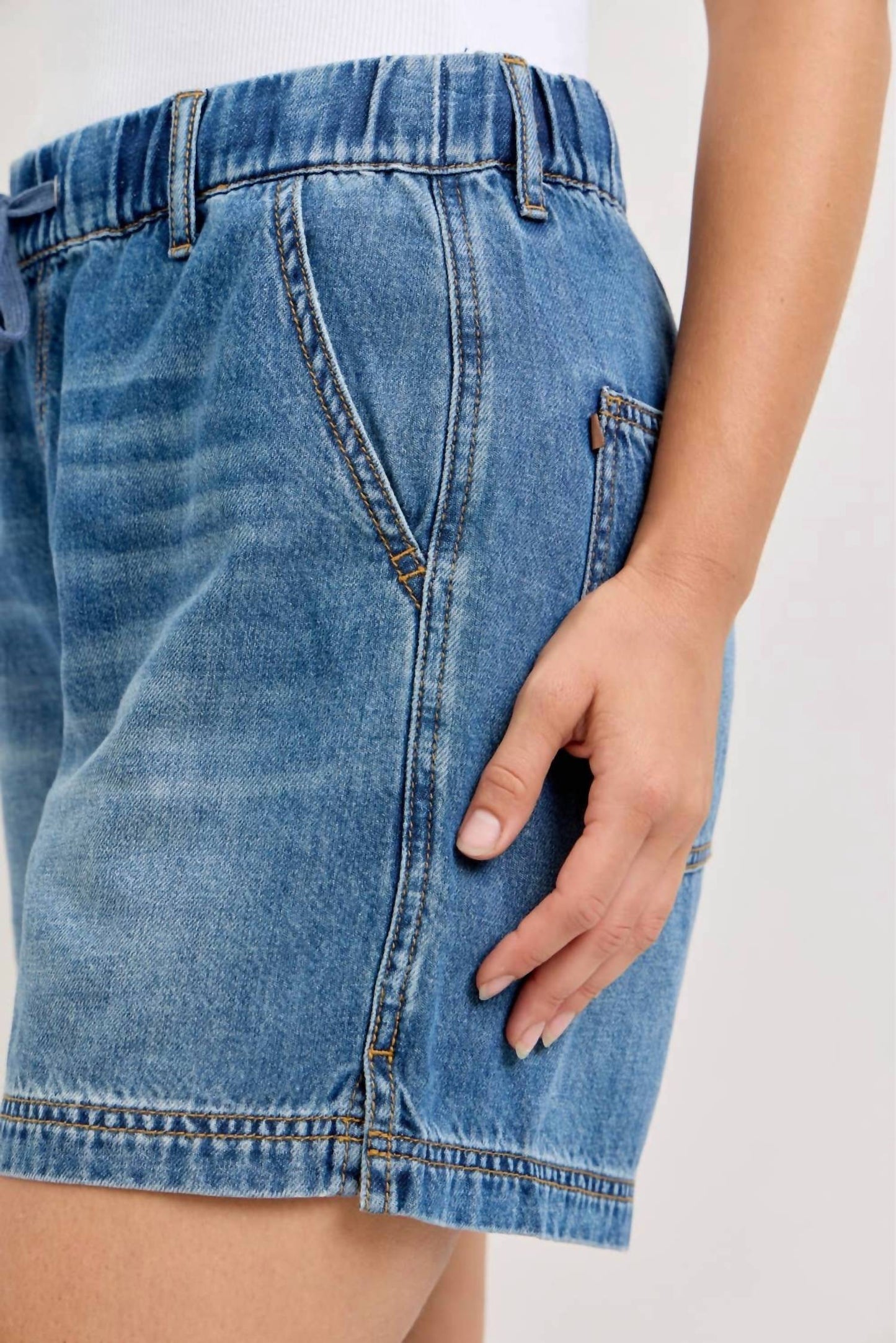 Judy Blue - High Waisted Featherweight Baggy Shorts