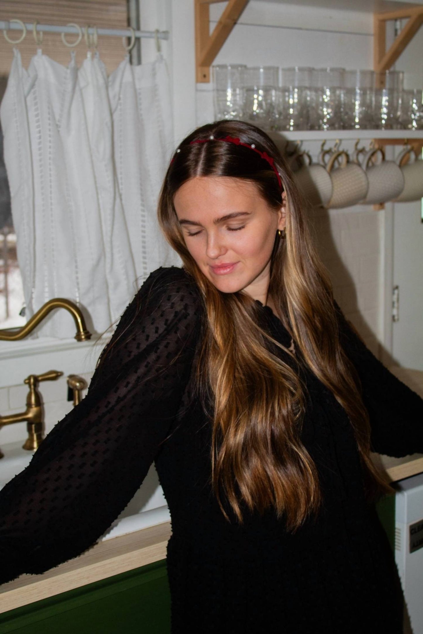 Andi - Women's Velvet Bow And Pearl Headband