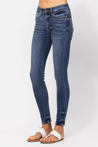 Judy Blue - Mid Rise Classic Skinny Jeans Medium Wash