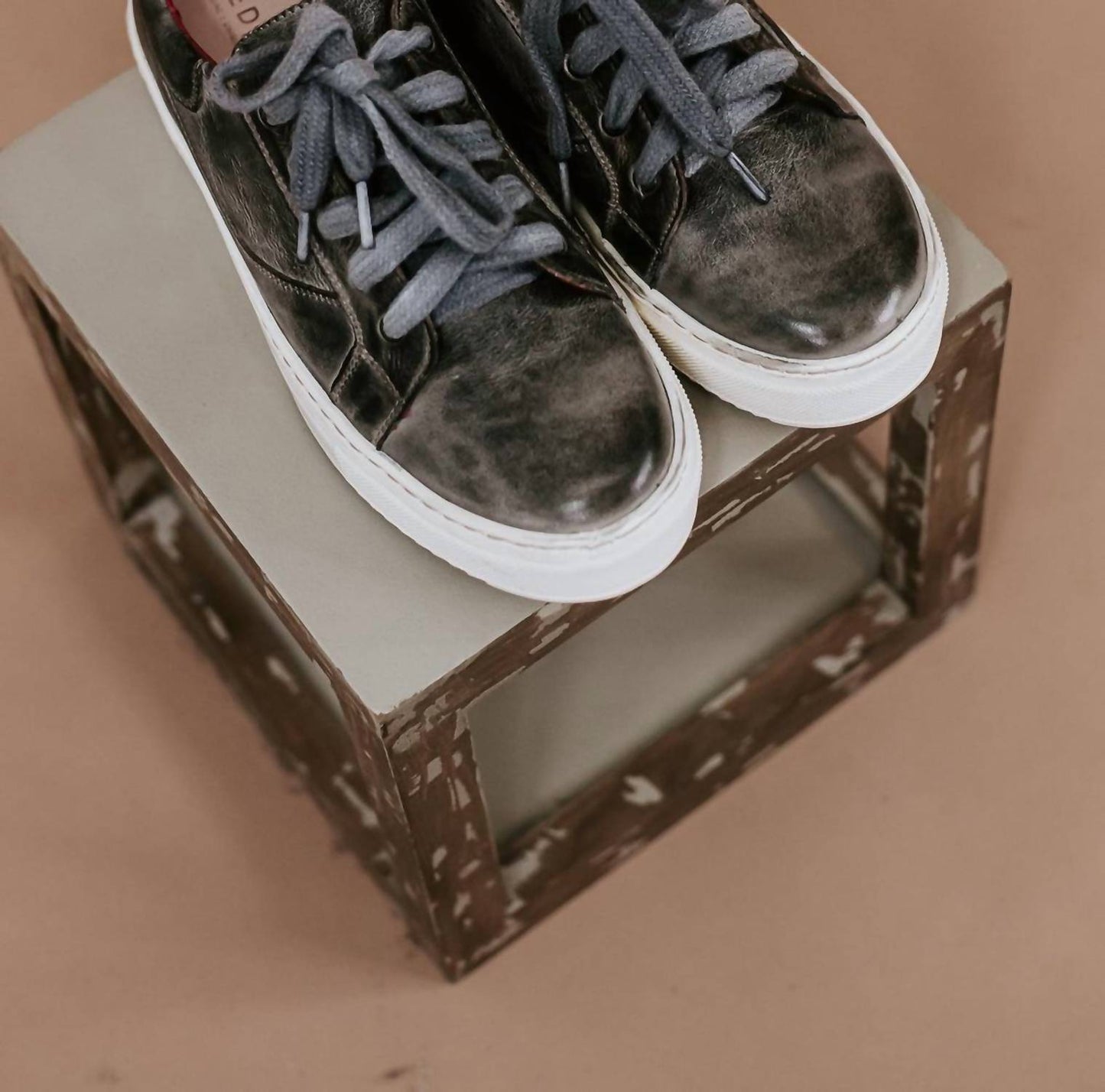 Bedstu - Women's Azeli Lace-up Classic Sneaker