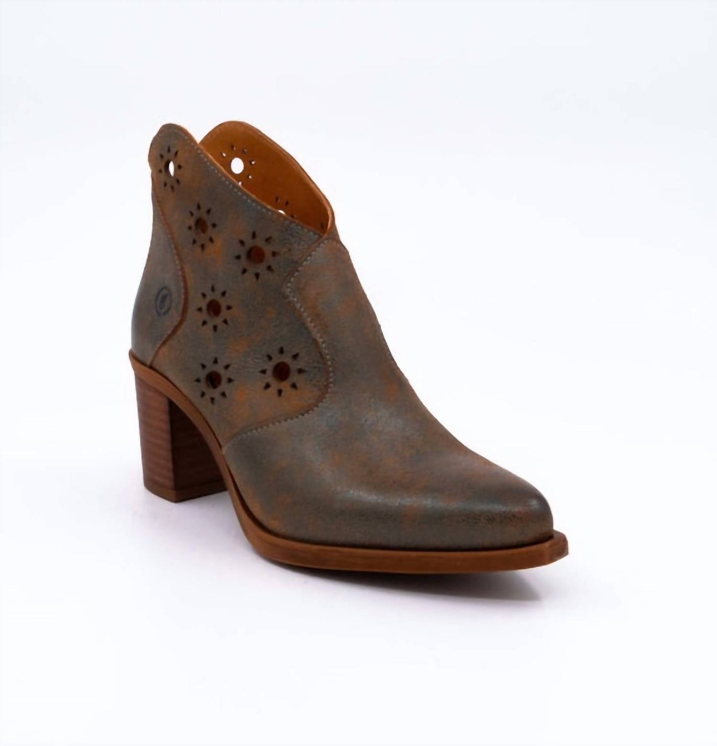 Casta - TERRY BOOTIE