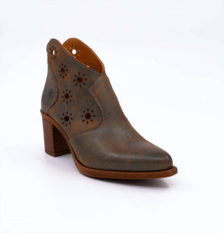 Casta - TERRY BOOTIE