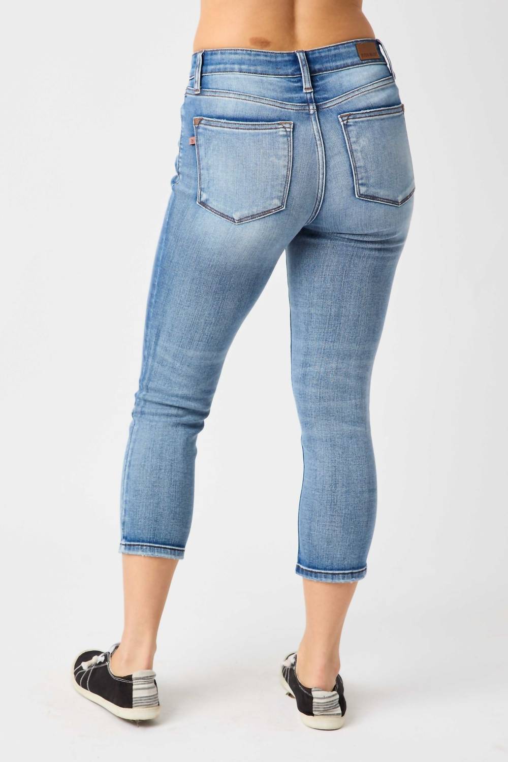 Judy Blue - Midrise Contrast Wash Capris