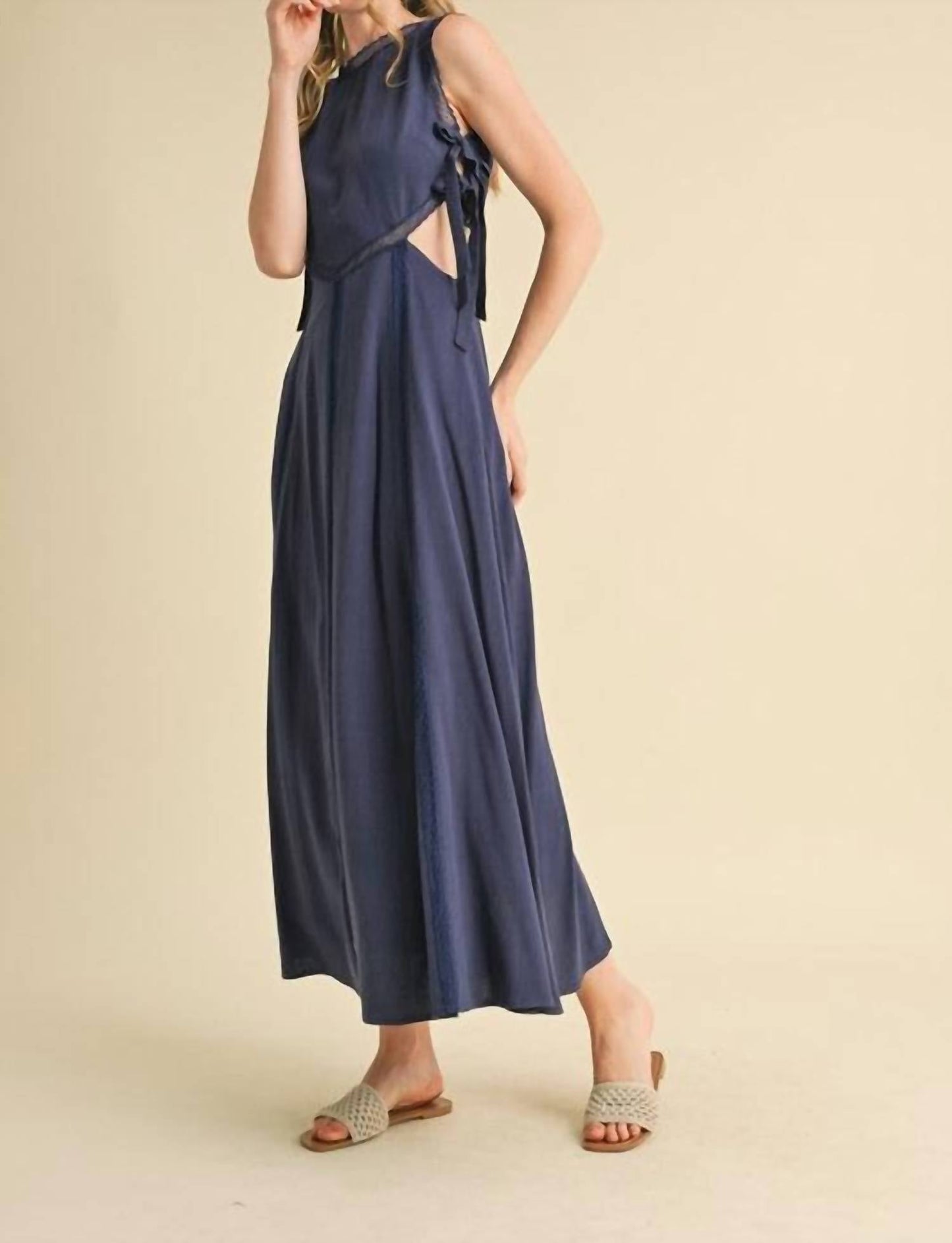 &Merci - Lisa Cut Out Midi Dress