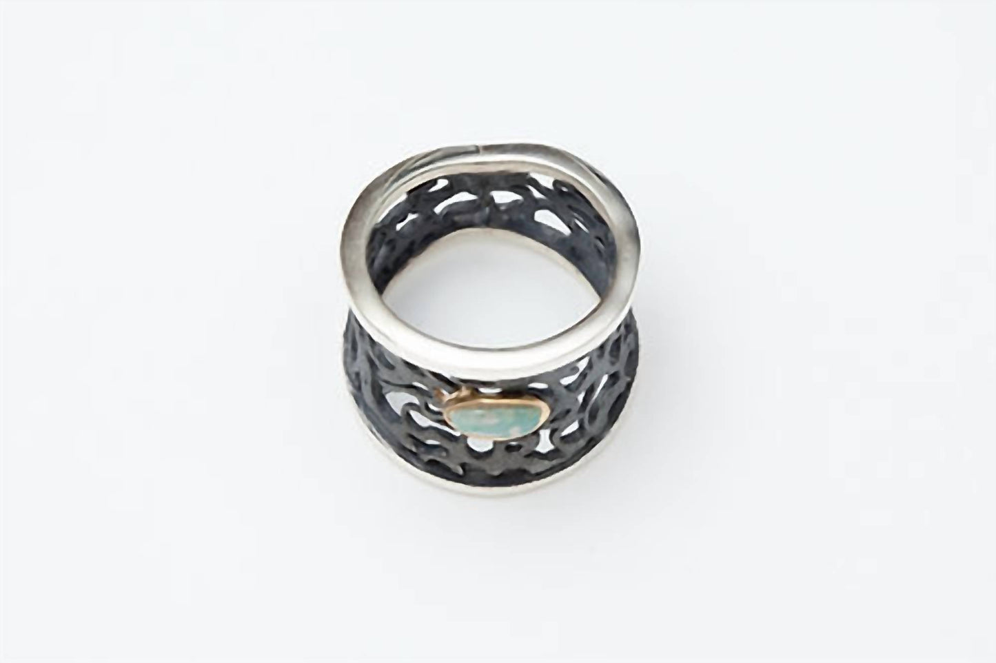 Avenue Chic - Women's Lace Ring