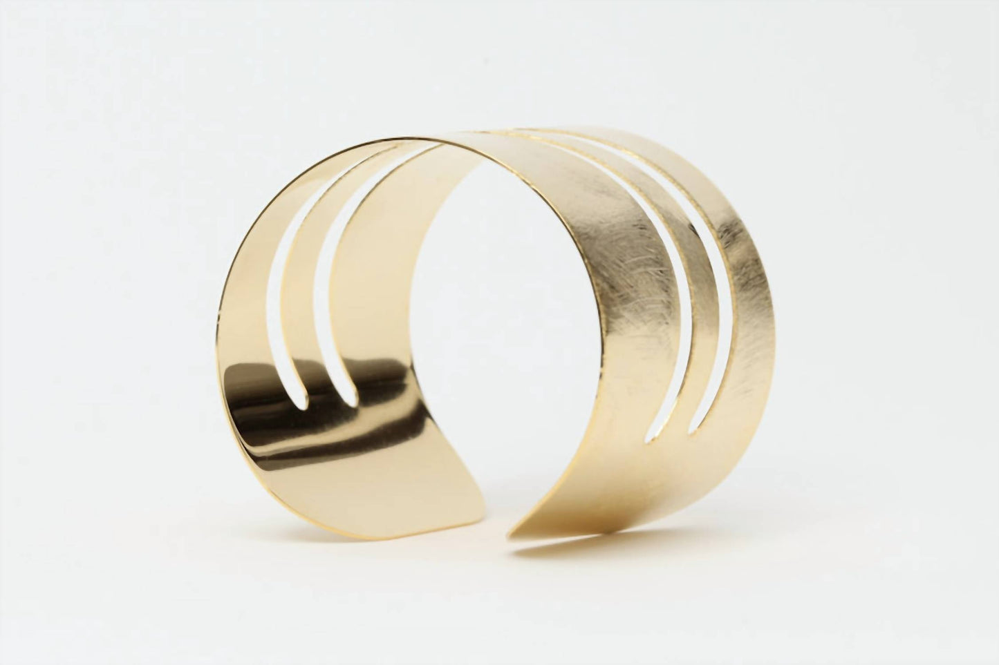 Avenue Chic - Women's Open Wave Cuff
