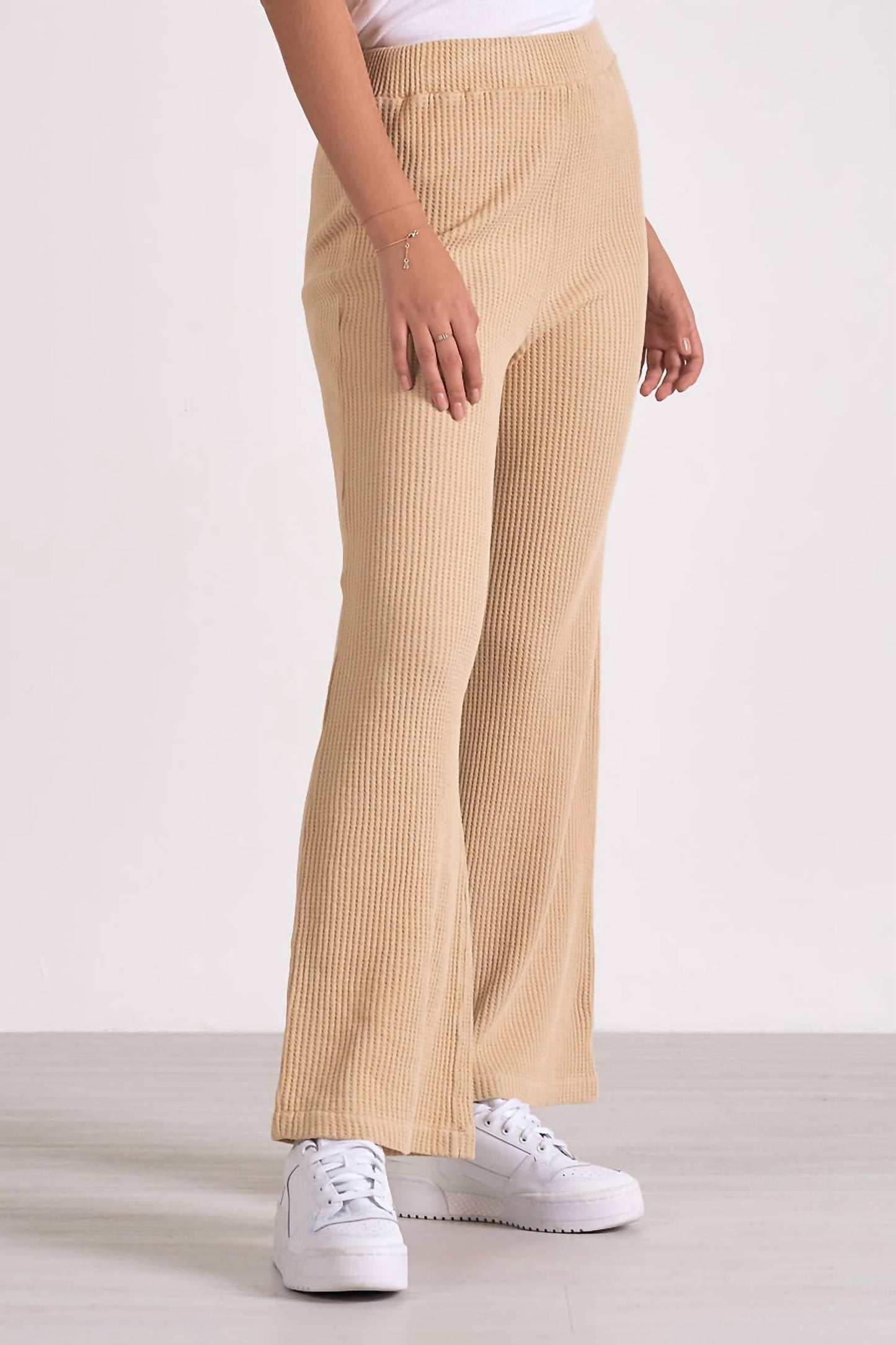 Elan - Nila Pant