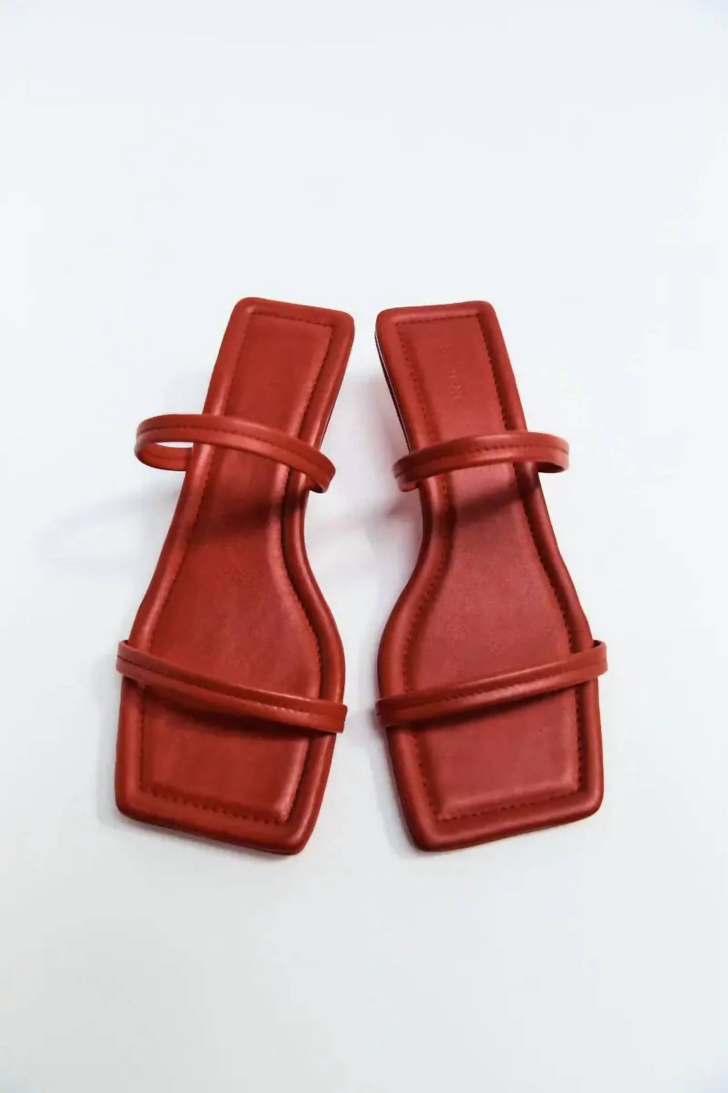 St. Agni - Fine Strap Kitten Heel