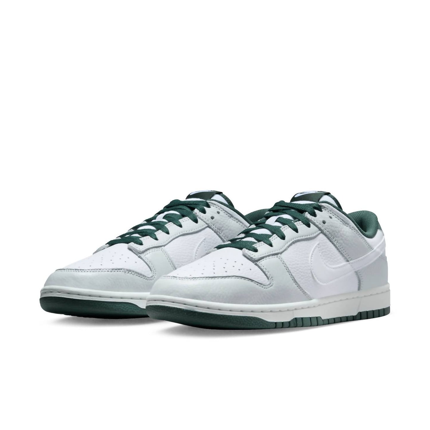 Nike - Men's Dunk Low Retro SE Sneakers