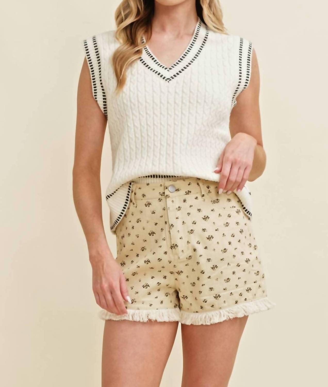 Cloud Ten - LINE ACCENT SWEATER VEST
