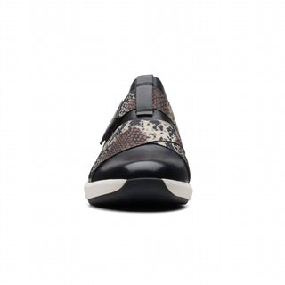 Clarks - Women's Un Rio Strap Sneakers