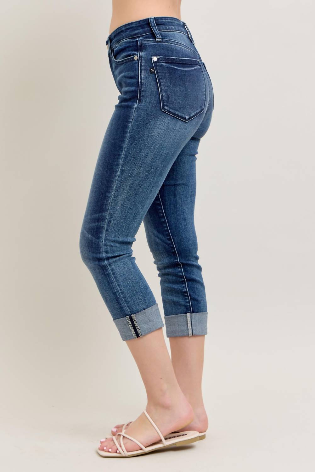 Judy Blue - Mid Rise Cuffed Capri Jean