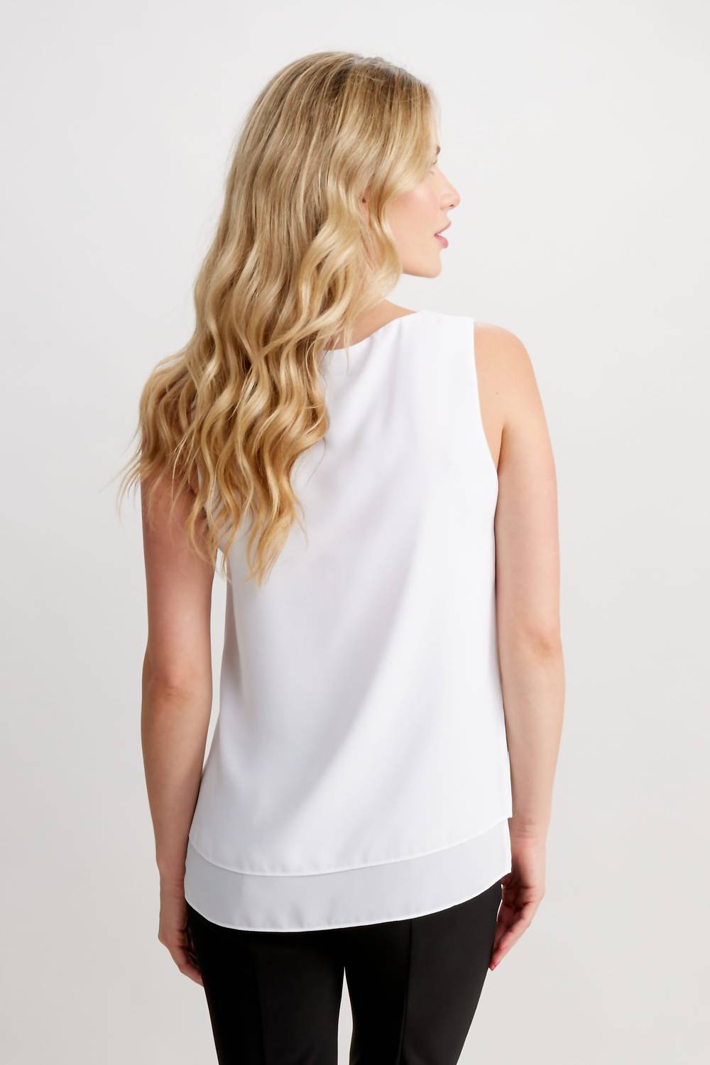 Frank Lyman - V-neck Sleeveless Top